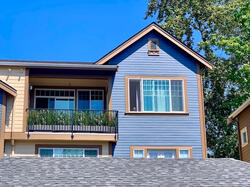 Top-floor privacy just one adjacent neighbor
